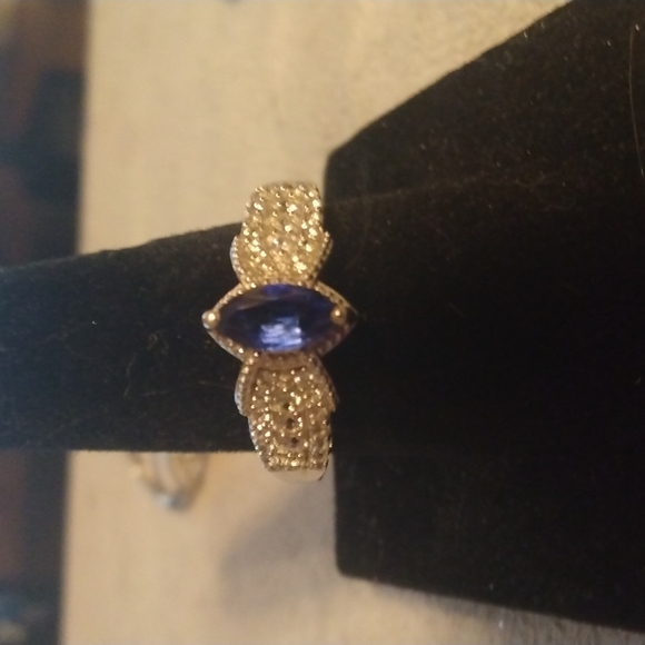 Stamped .925 Tanzanite and Diamond Ring4.3 grams